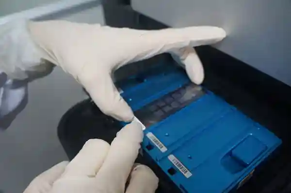 她携致病基因儿子曾2个月夭折，靠胚胎筛选产下健康二宝